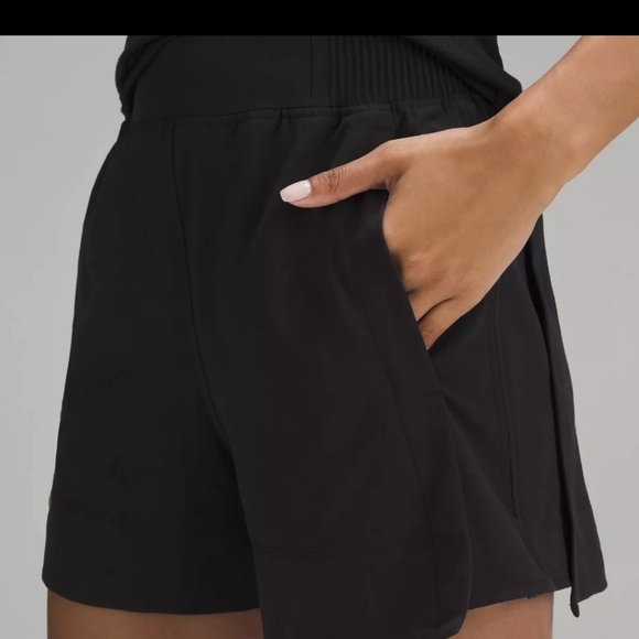 NWT Lululemon Stretch Woven Relaxed Fit High-Rise Short 4” - Black, Size XL - Picture 3 of 16